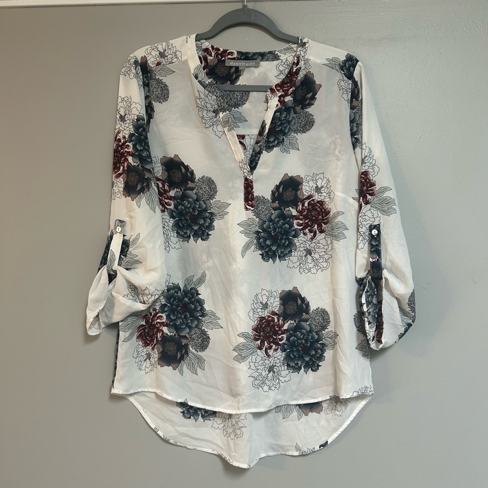 White floral quarter sleeve blouse